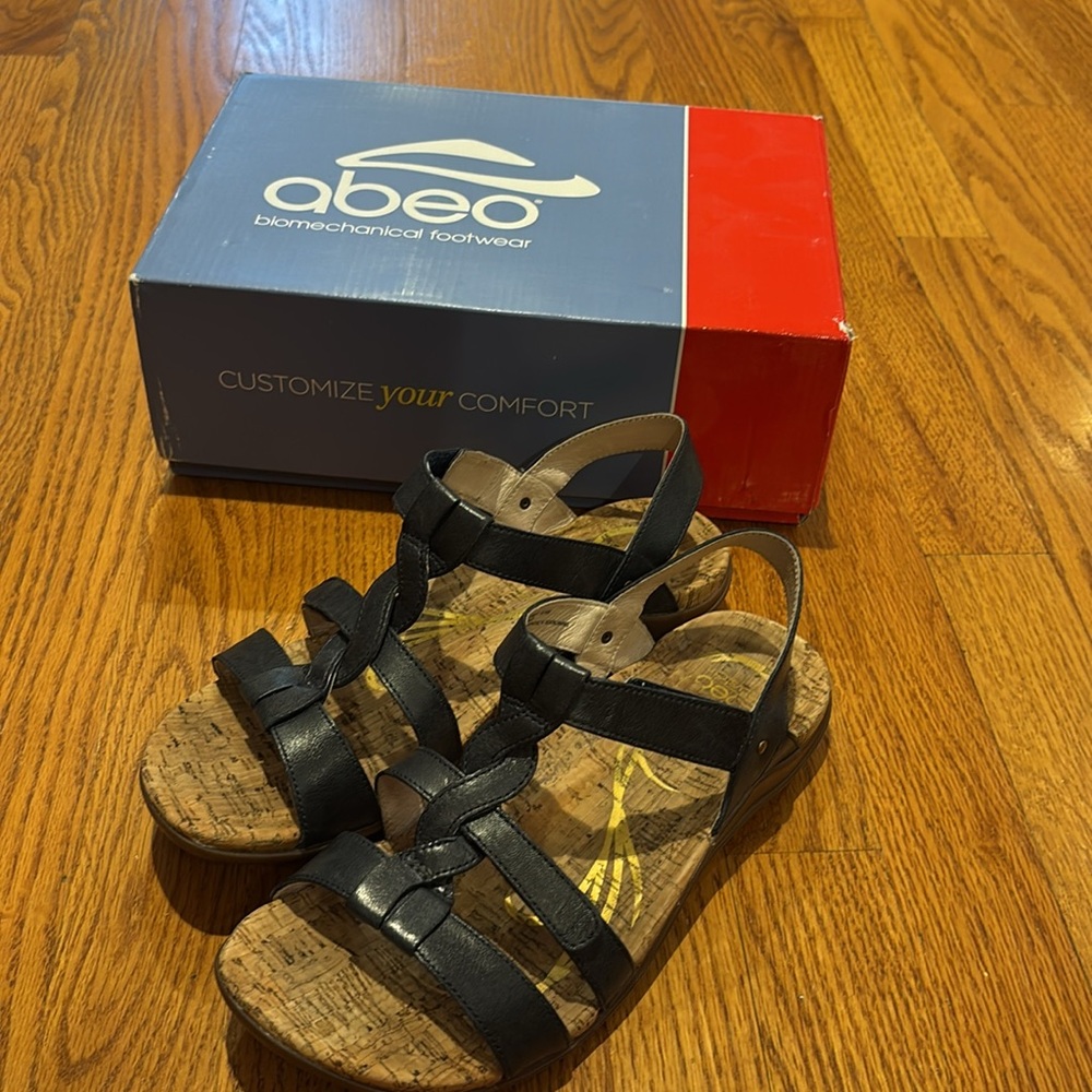 Abeo navy sandals